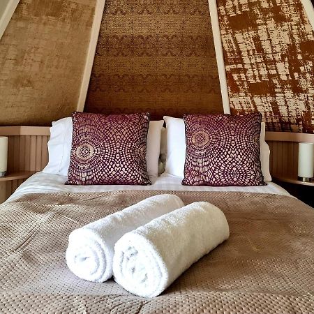 Westwell Hall Guest Accommodation, Bed & Breakfast, Luxury Rooms 伊尔弗勒科姆 外观 照片