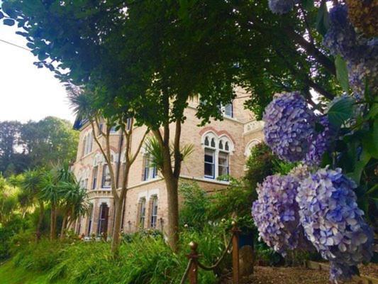 Westwell Hall Guest Accommodation, Bed & Breakfast, Luxury Rooms 伊尔弗勒科姆 外观 照片