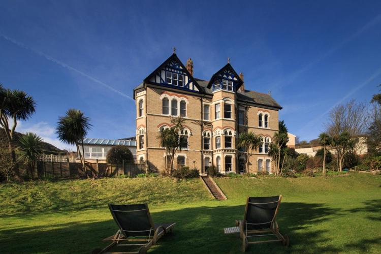 Westwell Hall Guest Accommodation, Bed & Breakfast, Luxury Rooms 伊尔弗勒科姆 外观 照片