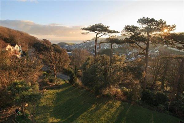 Westwell Hall Guest Accommodation, Bed & Breakfast, Luxury Rooms 伊尔弗勒科姆 外观 照片