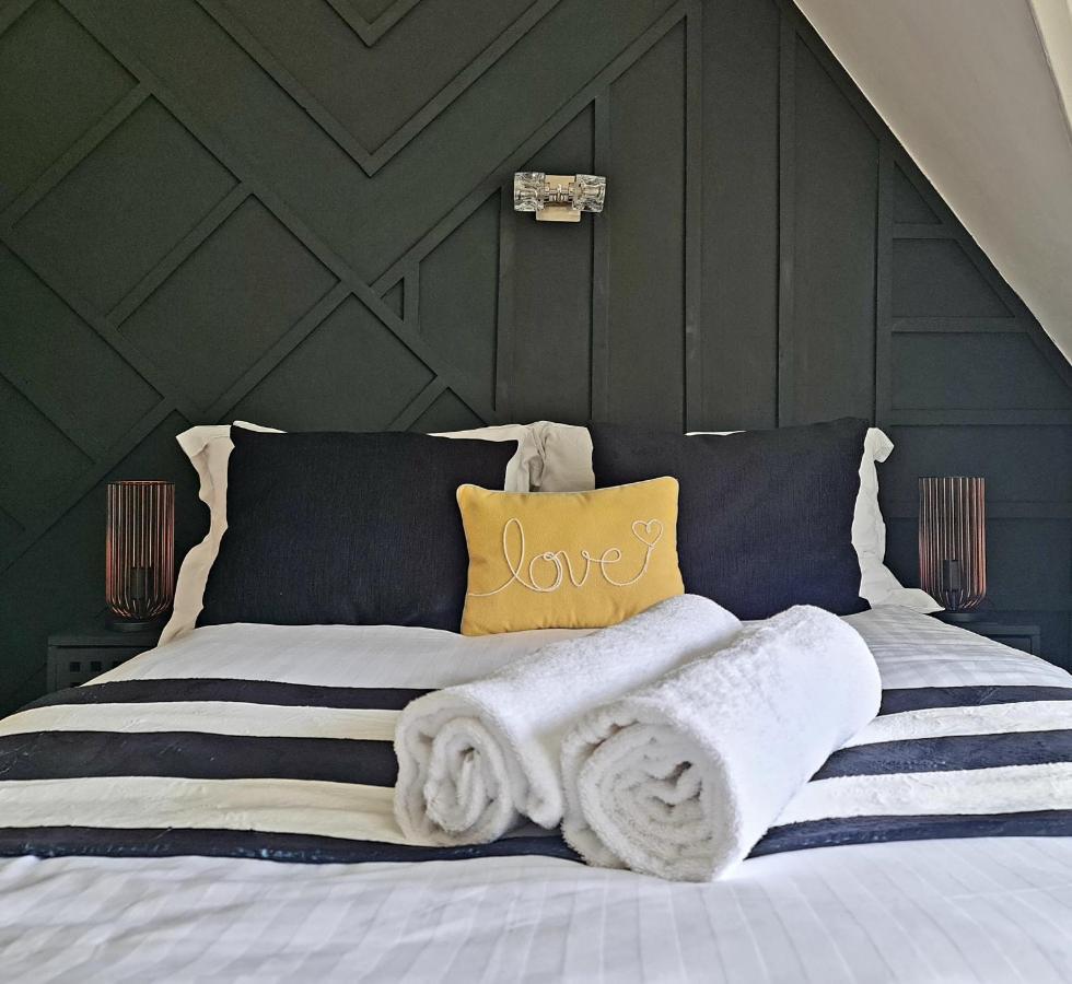 Westwell Hall Guest Accommodation, Bed & Breakfast, Luxury Rooms 伊尔弗勒科姆 外观 照片