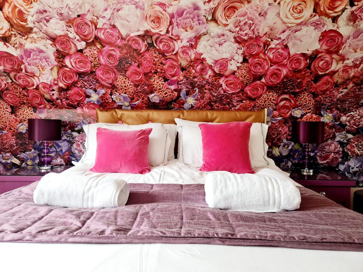 Westwell Hall Guest Accommodation, Bed & Breakfast, Luxury Rooms 伊尔弗勒科姆 外观 照片