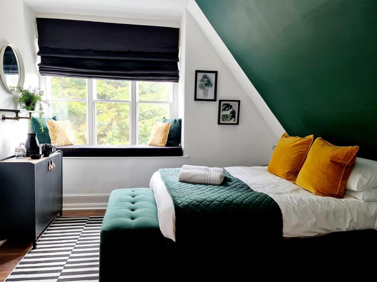 Westwell Hall Guest Accommodation, Bed & Breakfast, Luxury Rooms 伊尔弗勒科姆 外观 照片
