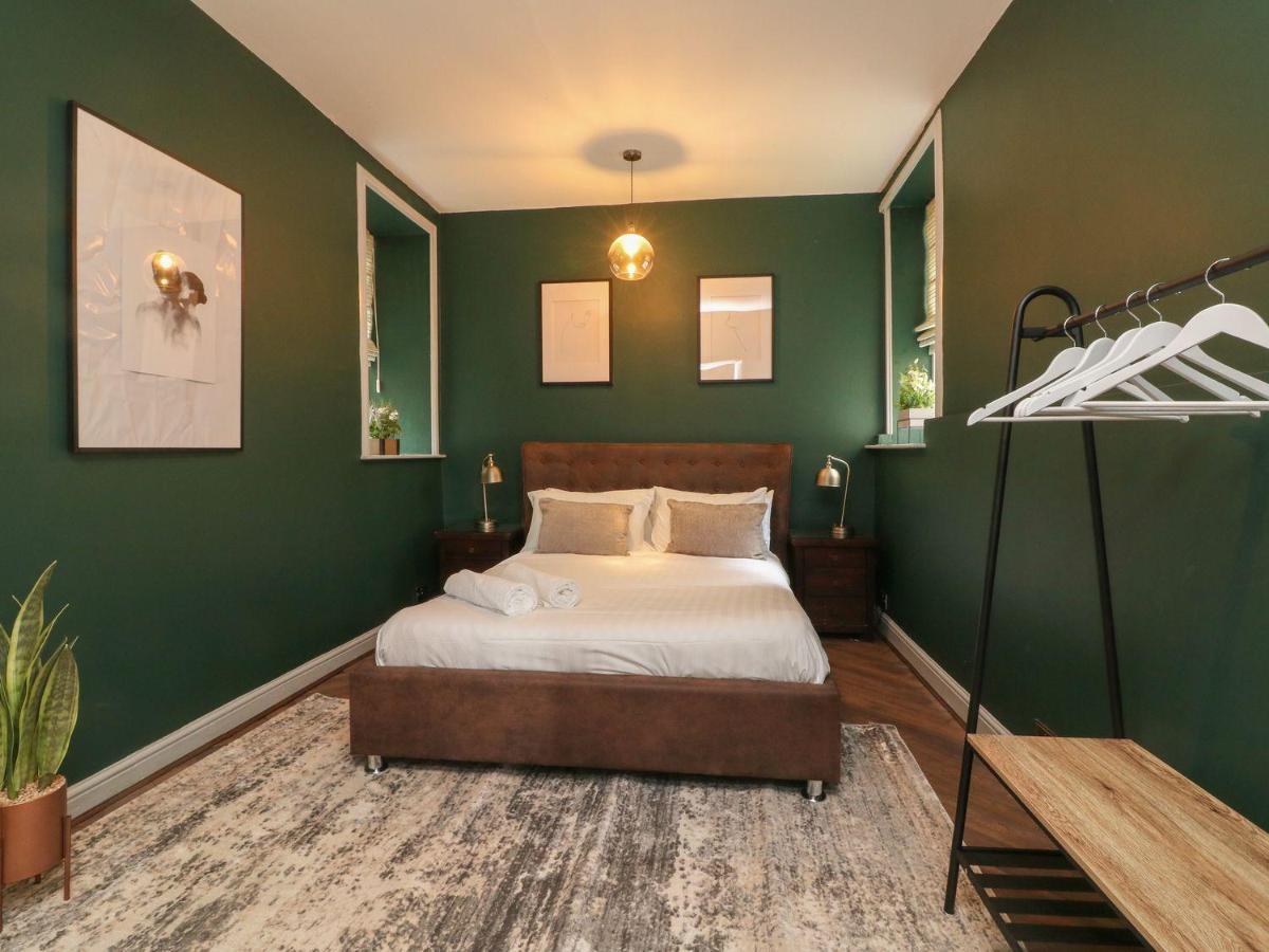 Westwell Hall Guest Accommodation, Bed & Breakfast, Luxury Rooms 伊尔弗勒科姆 外观 照片