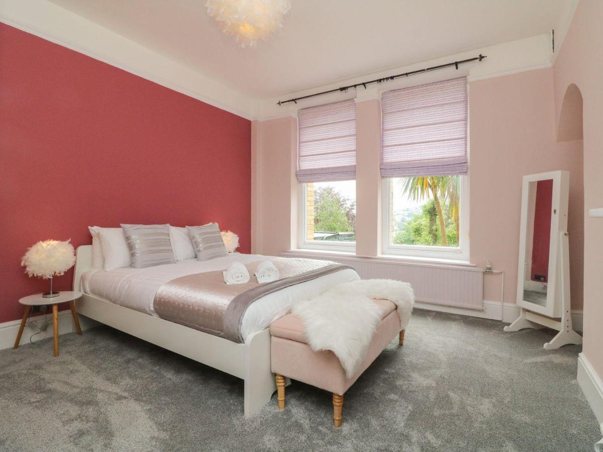 Westwell Hall Guest Accommodation, Bed & Breakfast, Luxury Rooms 伊尔弗勒科姆 外观 照片